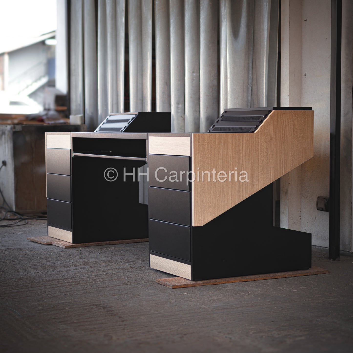 Carmelo Desk